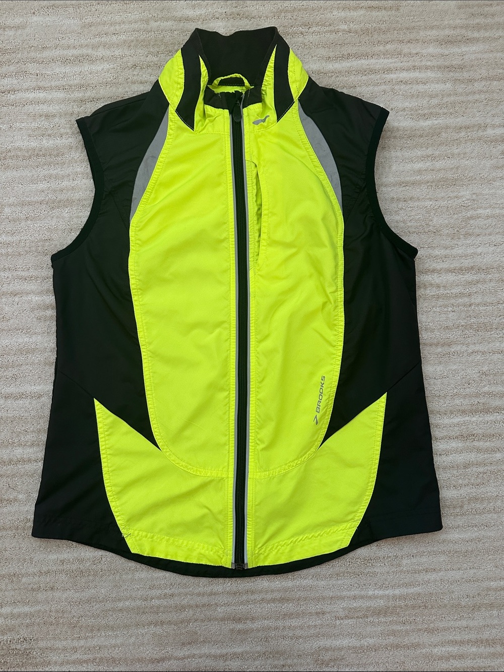 Brooks Nightlife Hi-Visibility Running Vest Neon Yellow Black Reflective Small